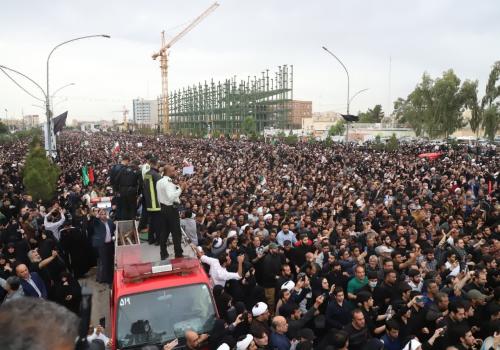 سنگ تمام مردم غیور شهر مقدس قم در بدرقه و تشییع پیکر مطهر شهدای راه خدمت