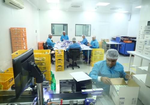 بازدید از واحد تولیدی توسن دارو در راستای طرح صنعت‌یار و رفع موانع تولید واحدهای تولیدی