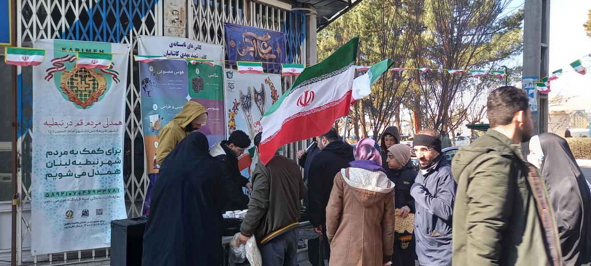 برپایی ایستگاه صلواتی  به مناسبت سالروز پیروزی شکوهمند انقلاب اسلامی در روز ۲۲ بهمن ماه